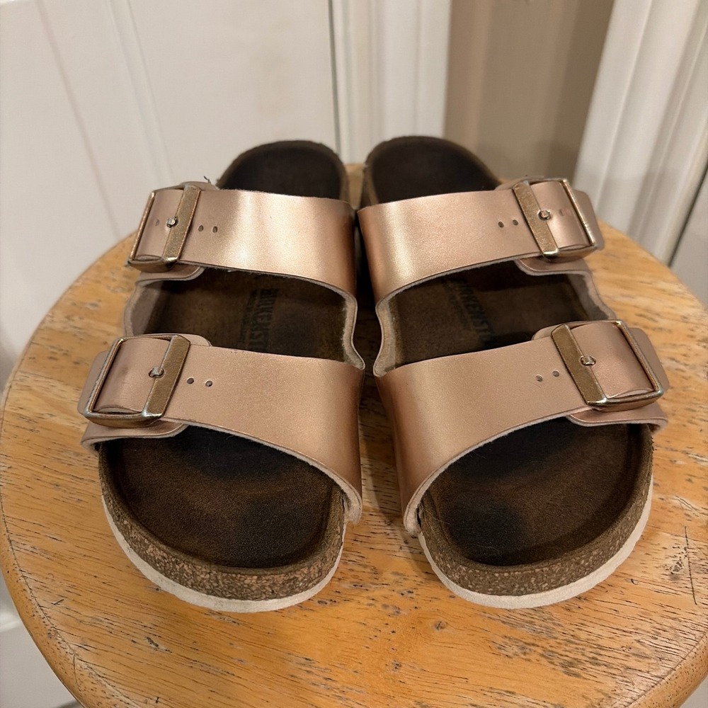 Birkenstock Unisex Arizona Slide Sandals Rose Gold Metallic Size 33 Kids 2-2.5